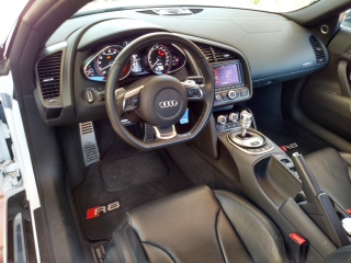 Illustration for article titled This Cheap V10 Audi R8 Spyder Had A Rough Past, But Do You Really Care?Â